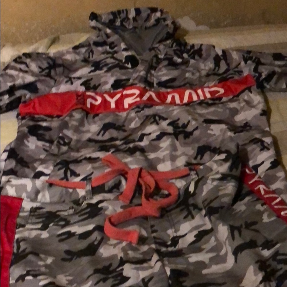 Black pyramid